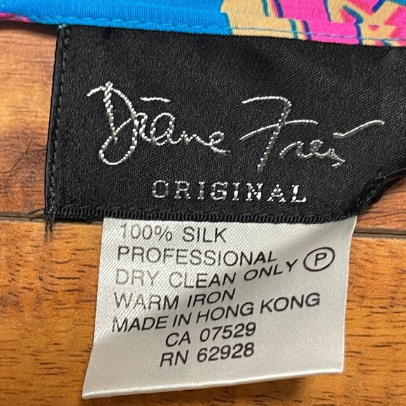 Vintage $390 DIANE FREIS Silk Scarf - Picture 2 of 4